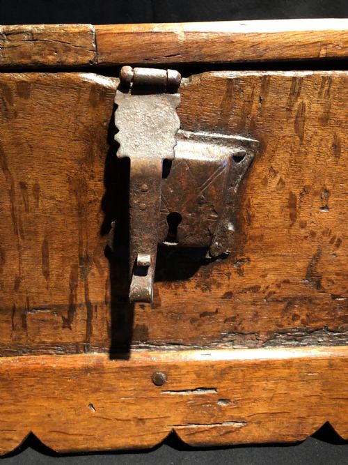 SMALL OAK COFFER - ADDITIONAL PHOTO 1