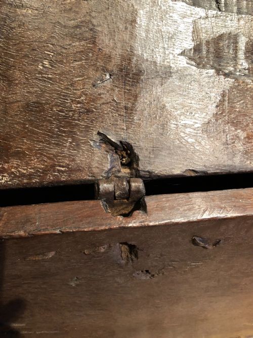 SMALL OAK COFFER - ADDITIONAL PHOTO 3