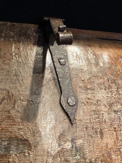SMALL OAK COFFER - ADDITIONAL PHOTO 5