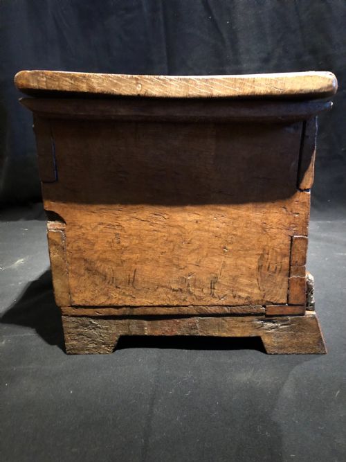 SMALL OAK COFFER - ADDITIONAL PHOTO 9