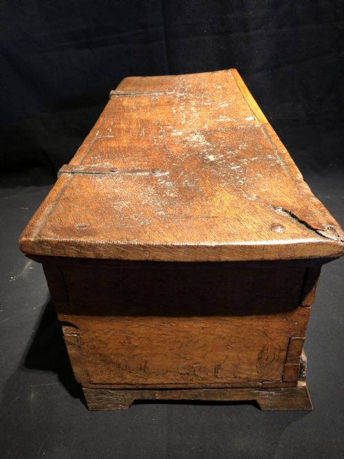 SMALL OAK COFFER - ADDITIONAL PHOTO 10