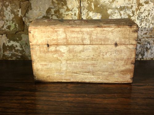 SMALL EARLY WEDDING CHEST - ADDITIONAL PHOTO 1
