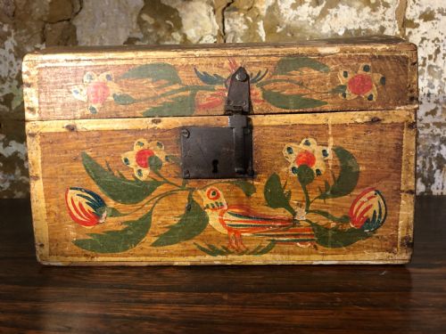 SMALL EARLY WEDDING CHEST - ADDITIONAL PHOTO 3