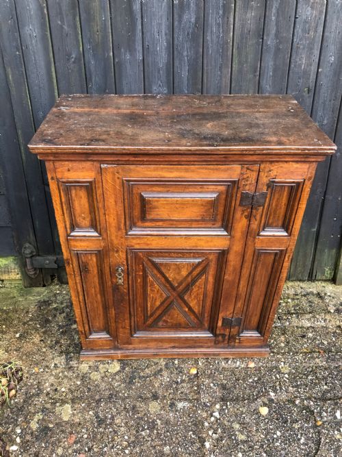 EARLY OAK CUPBOARD - ADDITIONAL PHOTO 1