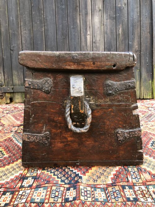 EARLY OAK MARITIME CHEST - ADDITIONAL PHOTO 5