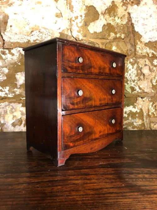 miniatureapprentice chest of drawers - CATEGORY: ANTIQUE CABINETS - DATED 19TH CENTURY