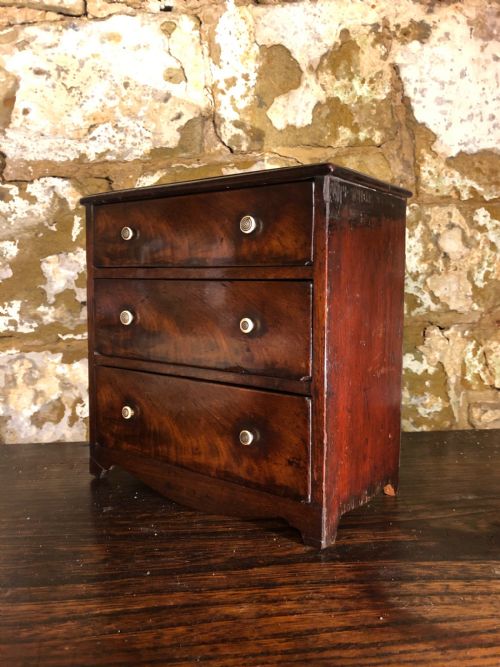 MINIATUREAPPRENTICE CHEST OF DRAWERS - ADDITIONAL PHOTO 2