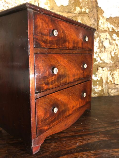 MINIATUREAPPRENTICE CHEST OF DRAWERS - ADDITIONAL PHOTO 4