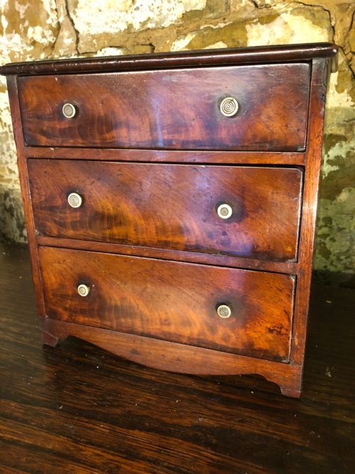 MINIATUREAPPRENTICE CHEST OF DRAWERS - ADDITIONAL PHOTO 5