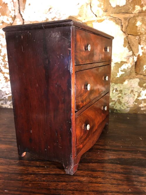 MINIATUREAPPRENTICE CHEST OF DRAWERS - ADDITIONAL PHOTO 7