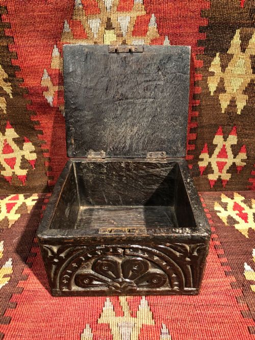 EARLY OAK SMALL BOX - ADDITIONAL PHOTO 3
