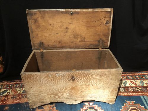 EARLY COFFER - ADDITIONAL PHOTO 4