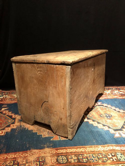 EARLY COFFER - ADDITIONAL PHOTO 8