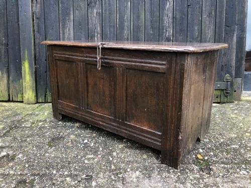 early oak coffer - CATEGORY: ANTIQUE CHESTS - DATED 17TH CENTURY