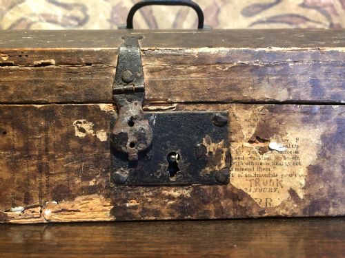 SMALL ANTIQUE TRUNK - ADDITIONAL PHOTO 1