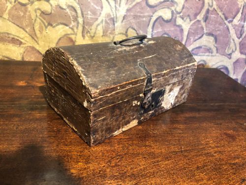 SMALL ANTIQUE TRUNK - ADDITIONAL PHOTO 4