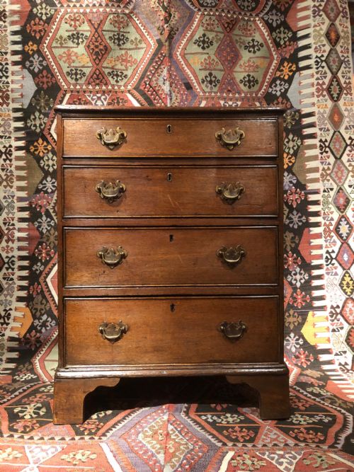 georgian oak and pine chest of drawers - CATEGORY: ANTIQUE CHEST OF DRAWERS - DATED 19TH CENTURY