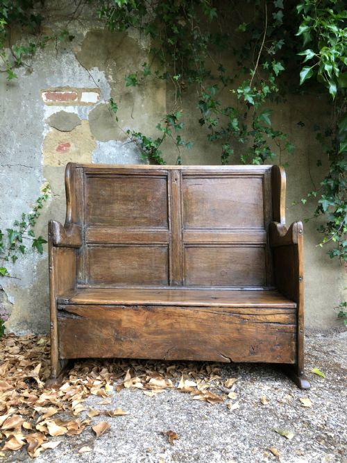 antique primitive settle - CATEGORY: ANTIQUE CHAIRS - DATED 18TH CENTURY