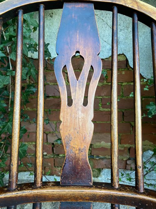 ANTIQUE WINDSOR CHAIR - ADDITIONAL PHOTO 9