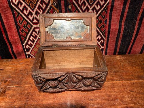 ANTIQUE TRAMP WORK BOX - ADDITIONAL PHOTO 8