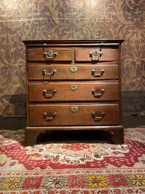 antique bachelors chest of drawers - CATEGORY: ANTIQUE CHEST OF DRAWERS - DATED 19TH CENTURY