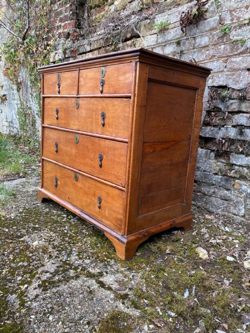 ANTIQUE CHEST OF DRAWERS - ADDITIONAL PHOTO 4