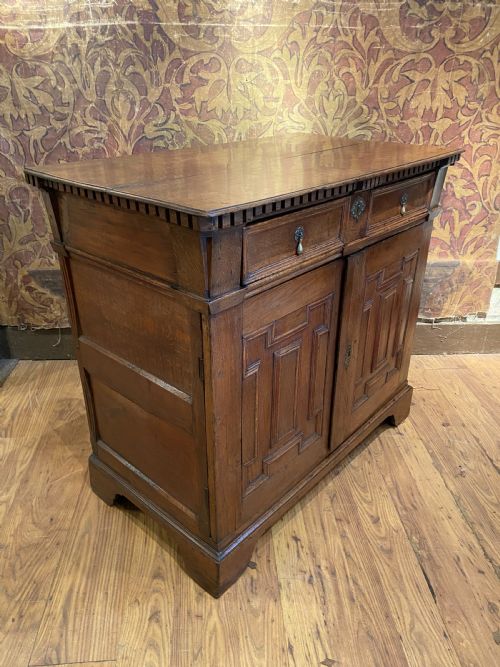 EARLY OAK ENCLOSED CHEST OF DRAWERS - ADDITIONAL PHOTO 4
