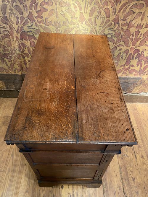 EARLY OAK ENCLOSED CHEST OF DRAWERS - ADDITIONAL PHOTO 5