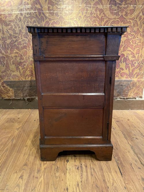 EARLY OAK ENCLOSED CHEST OF DRAWERS - ADDITIONAL PHOTO 6