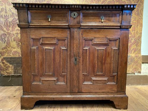EARLY OAK ENCLOSED CHEST OF DRAWERS - ADDITIONAL PHOTO 11
