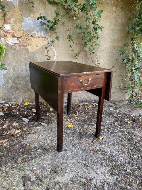 georgian oak table - CATEGORY: ANTIQUE TABLES - DATED GEORGIAN