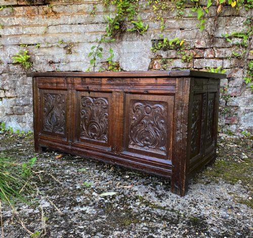 early oak coffer - CATEGORY: ANTIQUE CHESTS - DATED 17TH CENTURY