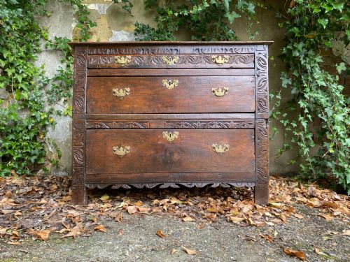 early oak chest of drawers - CATEGORY: ANTIQUE CHEST OF DRAWERS - DATED 18TH CENTURY