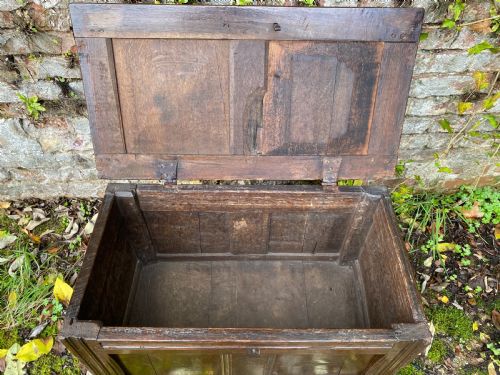 SMALL OAK COFFER - ADDITIONAL PHOTO 4