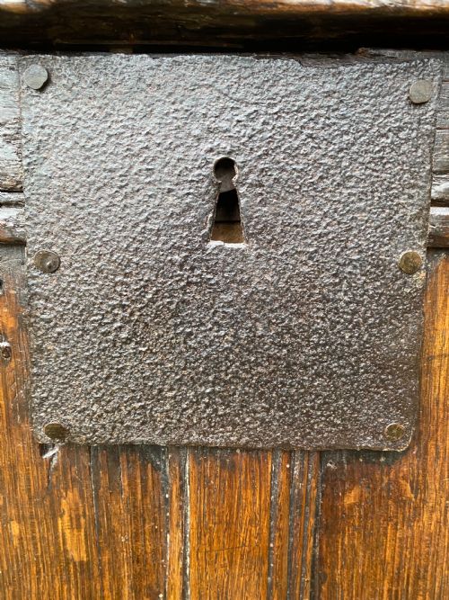 17TH CENTURY OAK COFFER - ADDITIONAL PHOTO 3