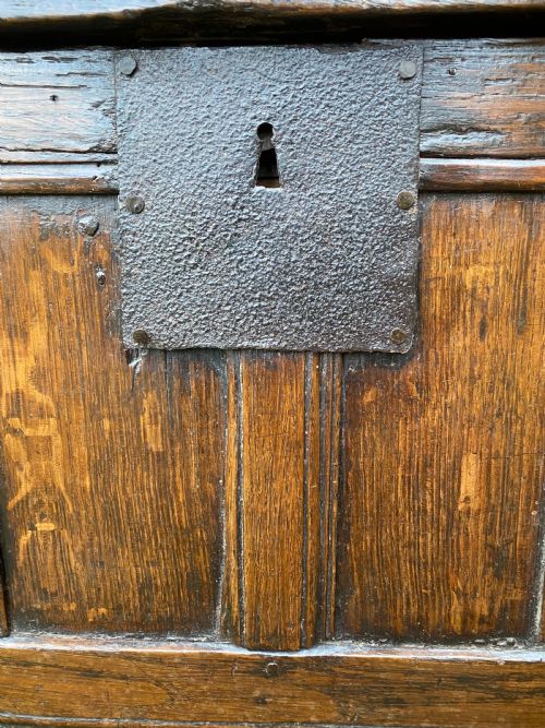 17TH CENTURY OAK COFFER - ADDITIONAL PHOTO 4