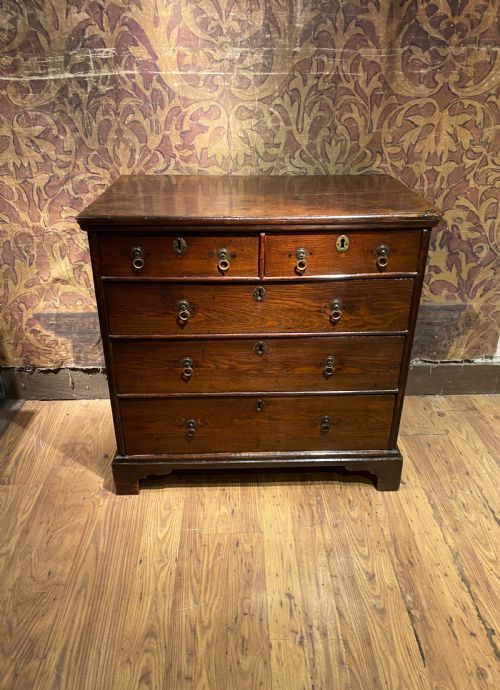 18TH CENTURY OAK CHEST OF DRAWERS - ADDITIONAL PHOTO 2