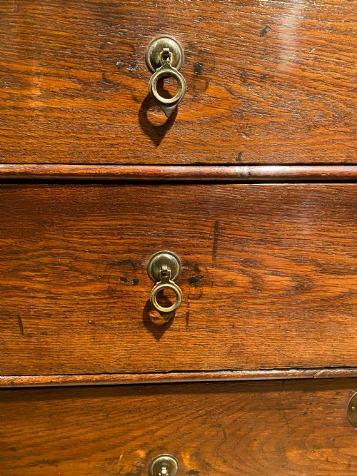 18TH CENTURY OAK CHEST OF DRAWERS - ADDITIONAL PHOTO 4