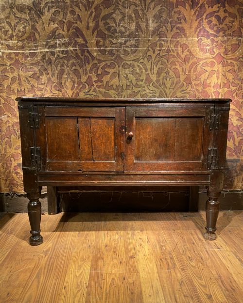 early oak dresser - CATEGORY: ANTIQUE SIDEBOARDS - DATED 17TH CENTURY