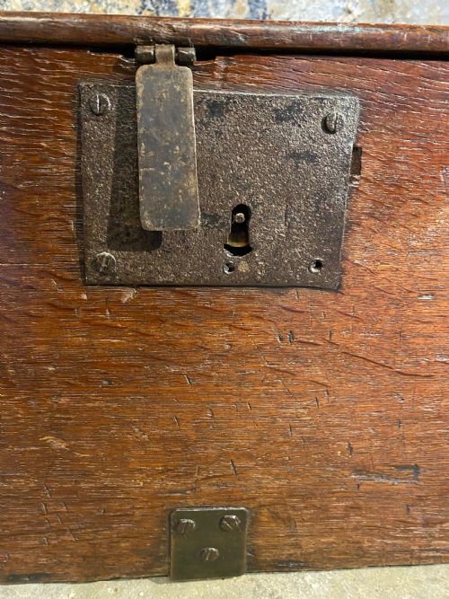 OAK CARRIAGE CHEST - ADDITIONAL PHOTO 10