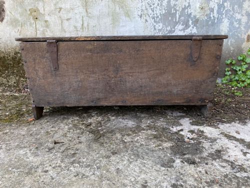 EARLY OAK BOARDED COFFER - ADDITIONAL PHOTO 15