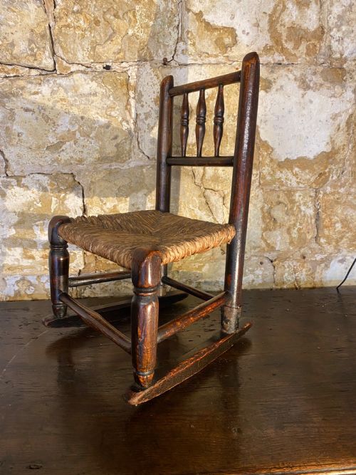 ANTIQUE CHILDS CHAIR - ADDITIONAL PHOTO 2