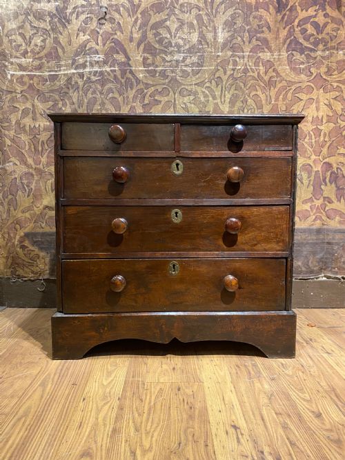 early oak chest of drawers - CATEGORY: ANTIQUE CHEST OF DRAWERS - DATED 19TH CENTURY