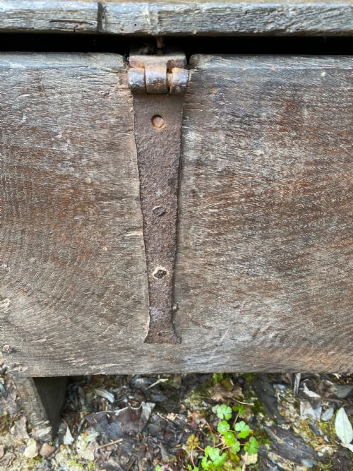 EARLY OAK COFFER - ADDITIONAL PHOTO 6