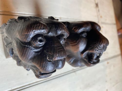 PAIR OF CARVED WOOD LION HEADS - ADDITIONAL PHOTO 5