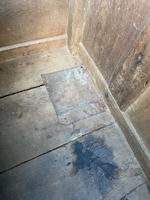 EARLY OAK COFFER - ADDITIONAL PHOTO 10