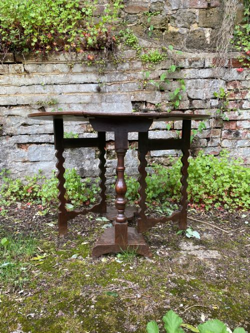 EARLY OAK SMALL DROP LEAF SIDE TABLE - ADDITIONAL PHOTO 1