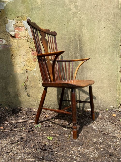 early windsor comb back chair - CATEGORY: ANTIQUE CHAIRS - DATED 19TH CENTURY