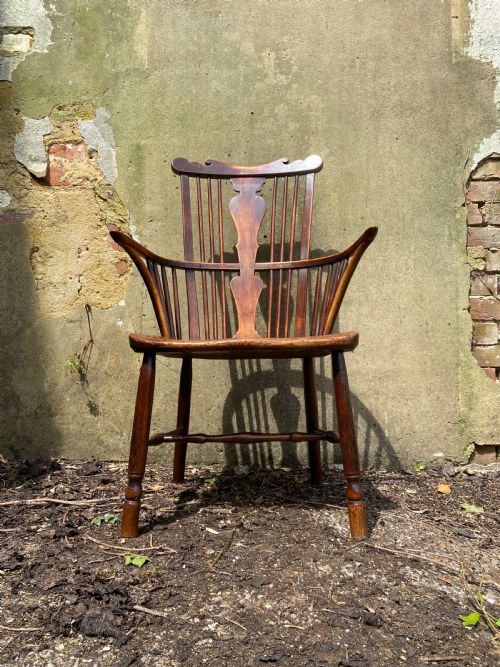 EARLY WINDSOR COMB BACK CHAIR - ADDITIONAL PHOTO 1