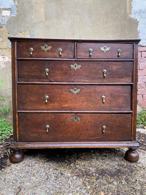 EARLY OAK CHEST OF DRAWERS - ADDITIONAL PHOTO 3